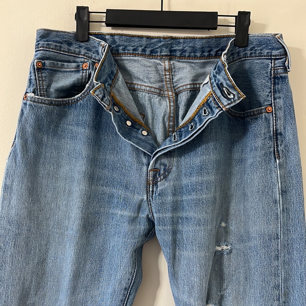 Levi’s Men’s 501 Light Wash Distressed Straight Leg Jeans Size 34 X 36 - Picture 4 of 13
